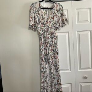 Speechless Shorts/Skirt/Fly Away Pant White Floral Design Size Small